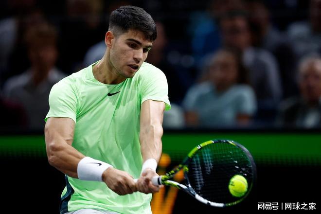 开云体育app-西班牙网球队完胜澳大利亚网球队，穆雷三分雨点燃全场