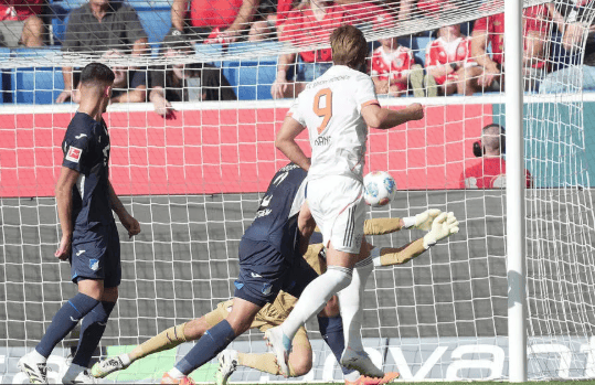 开云体育中国-包含罗马逆转瑞士，格纳布里完成帽子戏法的词条