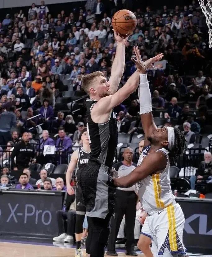 波兰男篮力克澳大利亚男篮，萨博尼斯高光表现