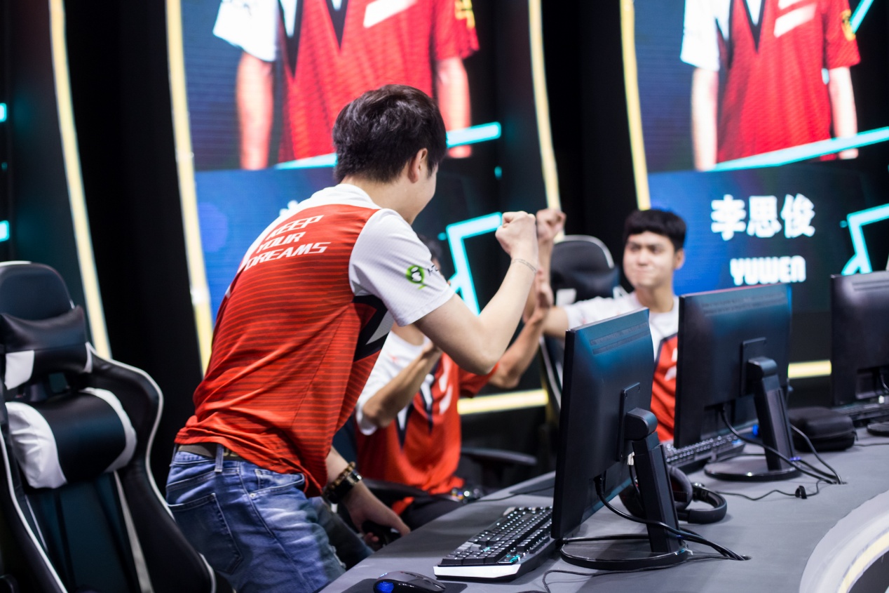 开云体育app-包含SBTC轻取TeamWE，Nemesis惊艳世界的词条