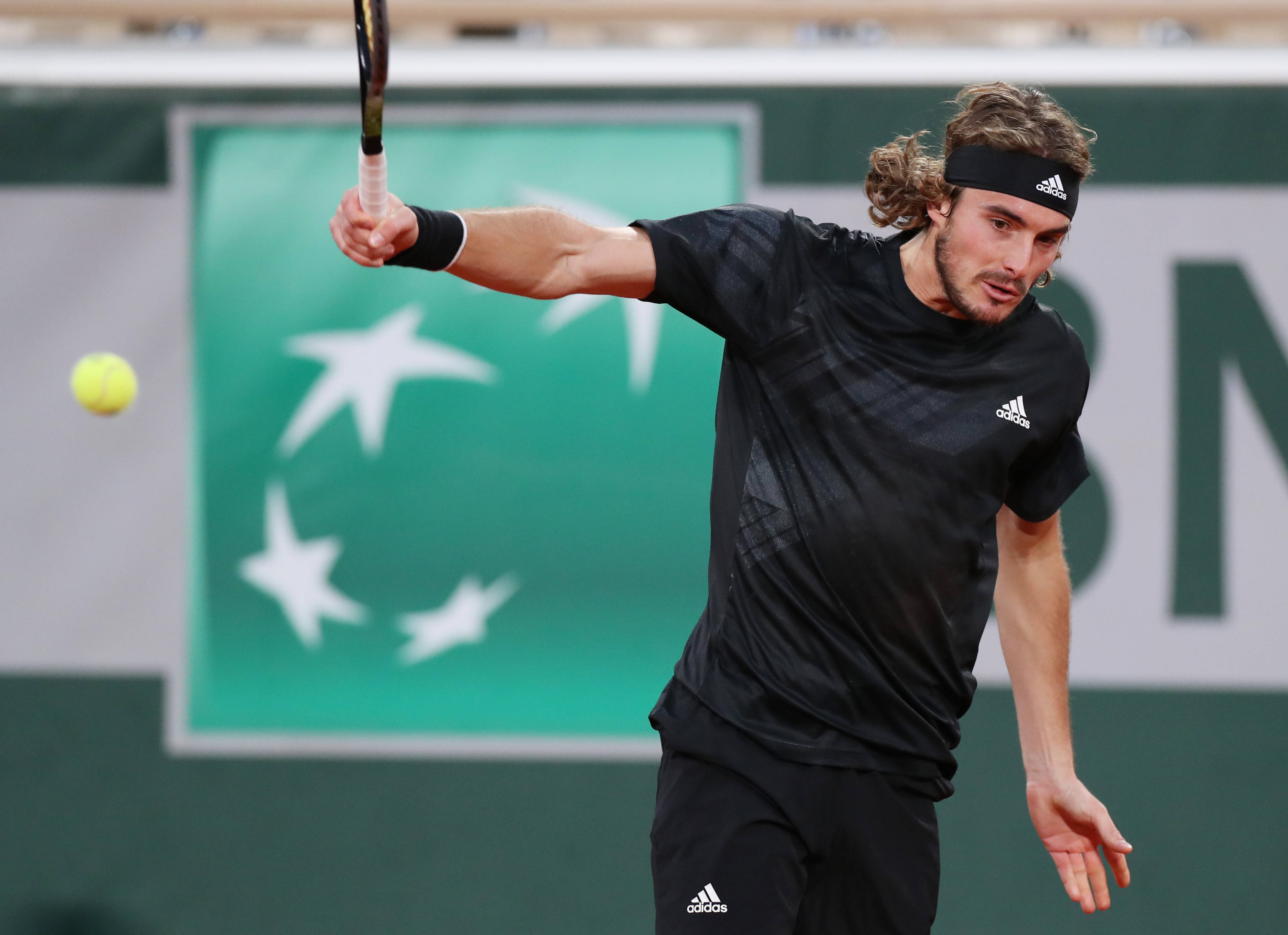 开云APP-法国网球队逆转澳大利亚网球队，西西帕斯高光表现的简单介绍