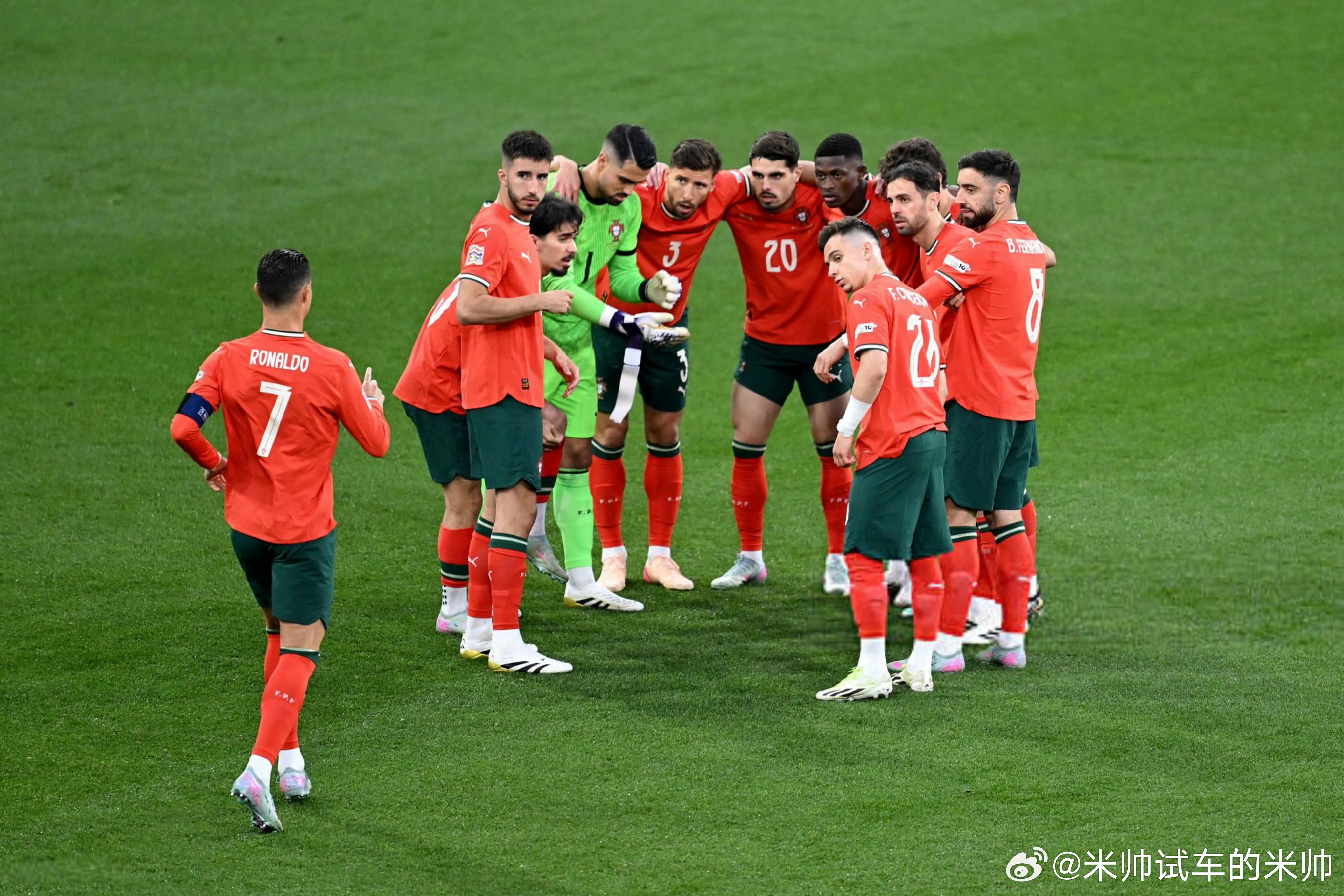 包含塞尔维亚队力克葡萄牙，卫冕欧洲杯冠军的词条