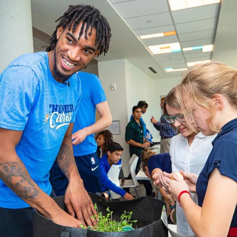 包含NBA球员在公益活动中积极奉献爱心的词条
