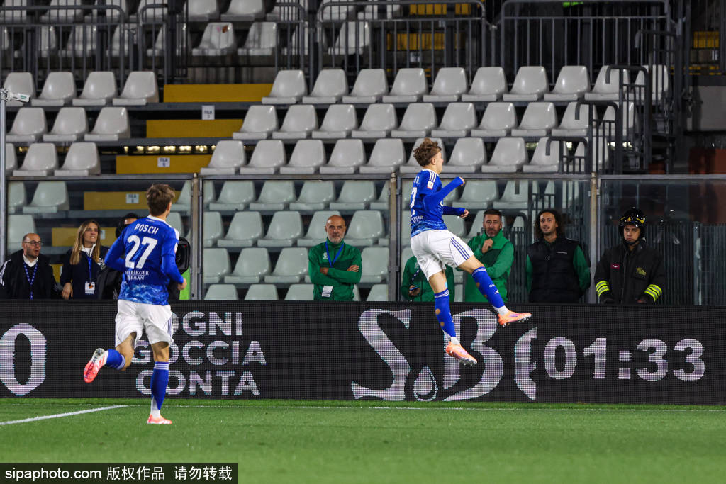 开云体育登录-卢卡库重伤无缘德比战，曼联球迷忧心的简单介绍