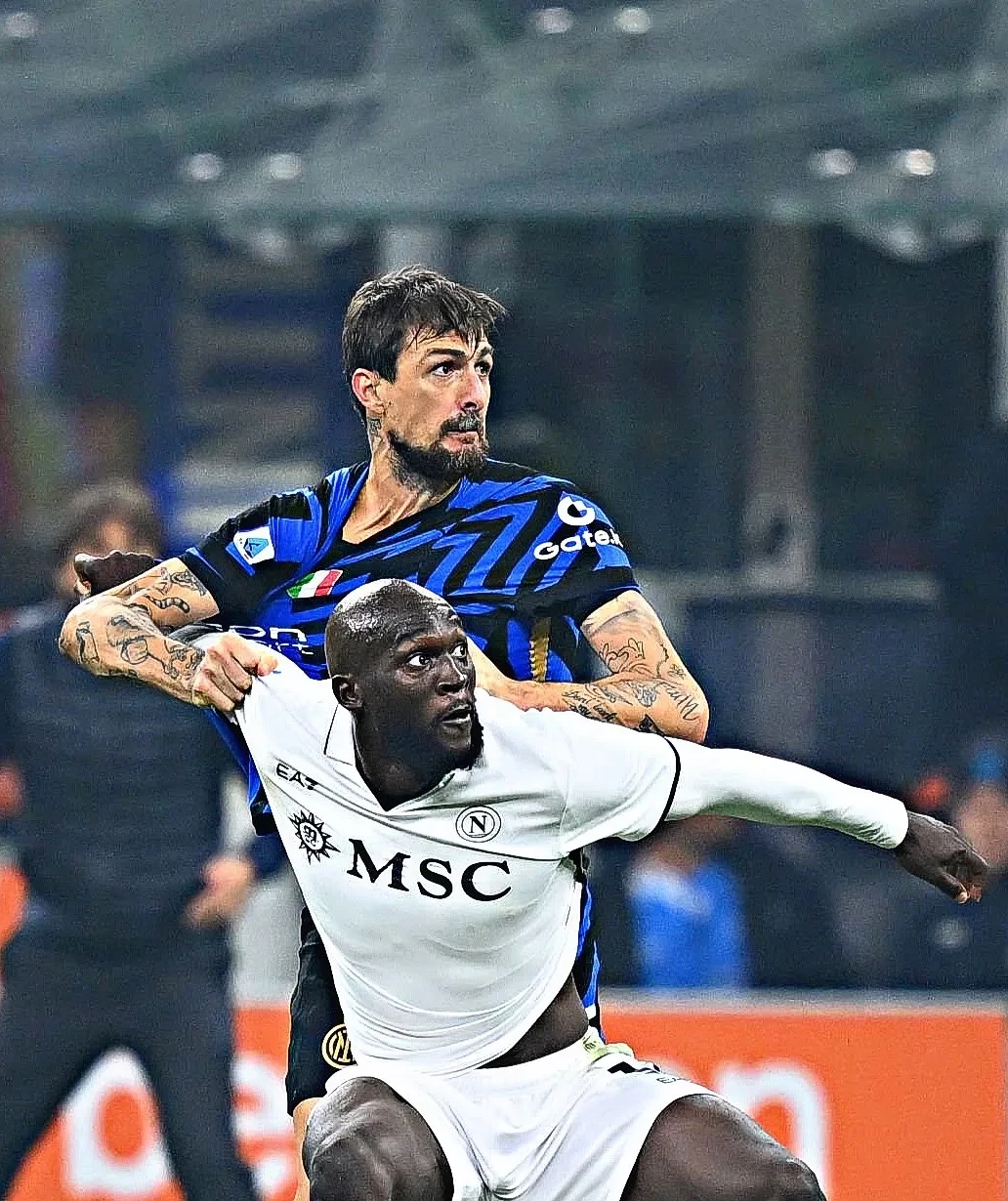 卢卡库重伤无缘德比战，曼联球迷忧心的简单介绍