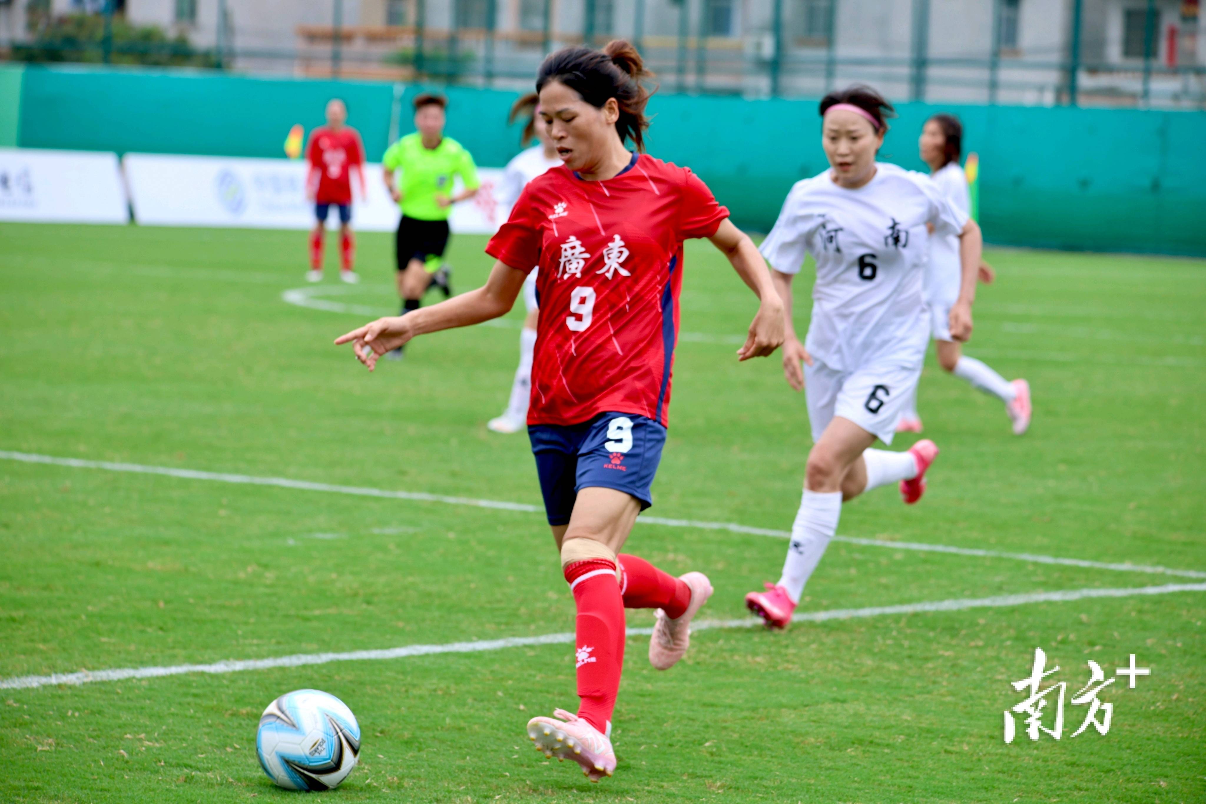 开云体育官方网站-激烈角逐中，亚洲足球赛事现场气氛热烈的简单介绍