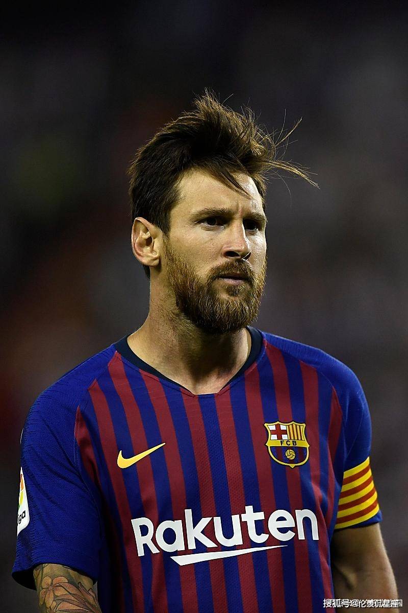 巴萨边锋登贝莱突破，助攻梅西得分的简单介绍