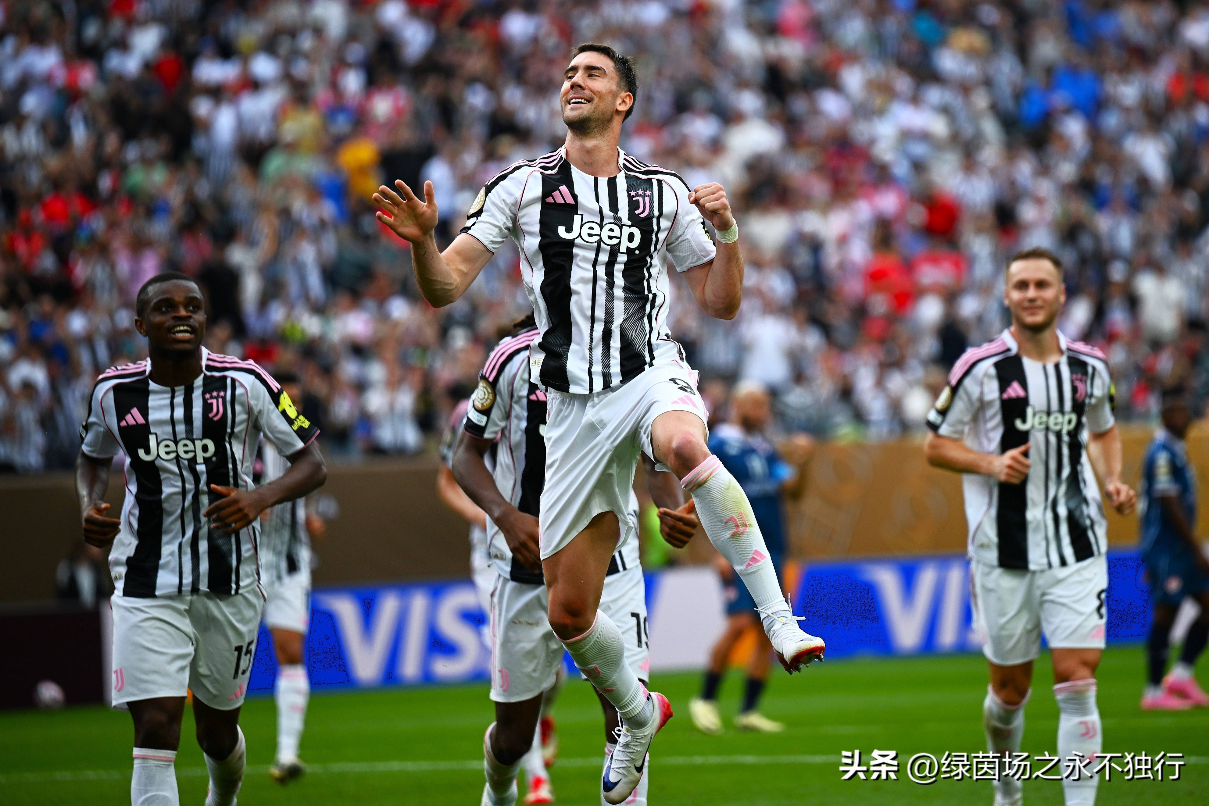 包含尤文中场组织有序，掌控比赛主动权的词条