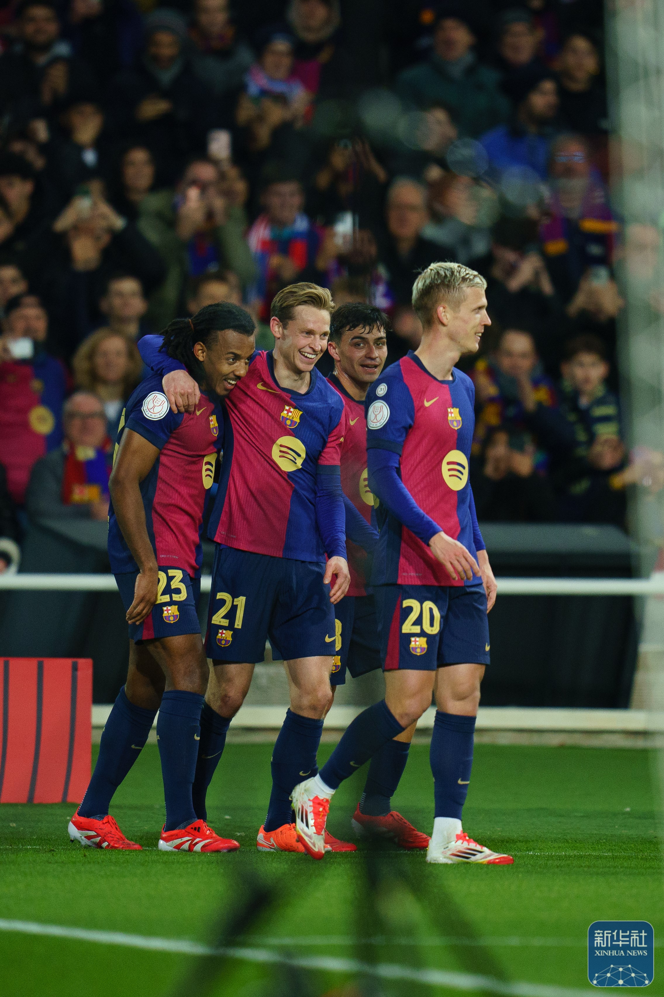 关于巴塞罗那横扫对手，继续领跑积分榜的信息