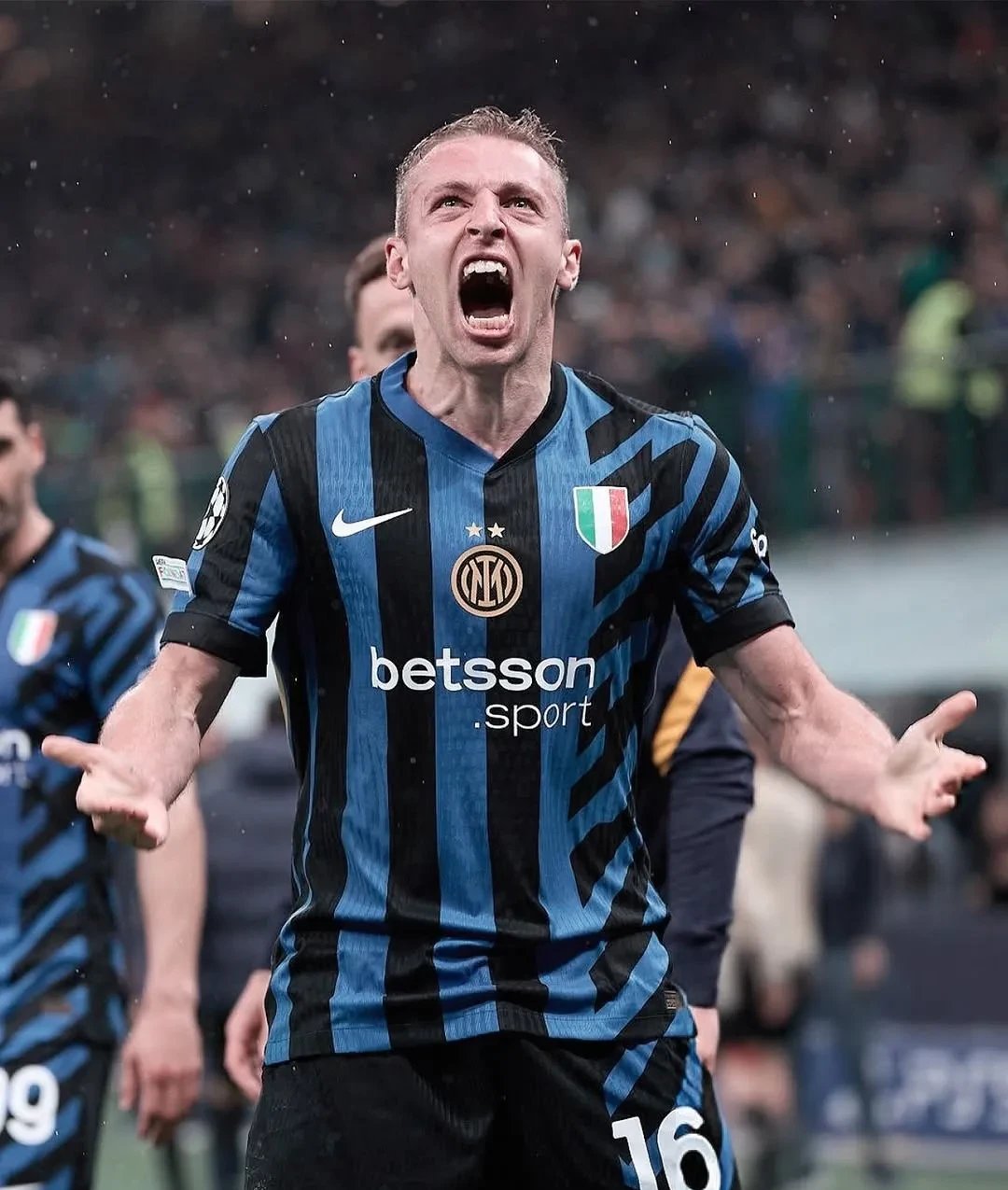 包含国际米兰大将因伤缺席,对球队打击颇大的词条 包含国际米兰大将因伤缺席,对球队打击颇大的词条