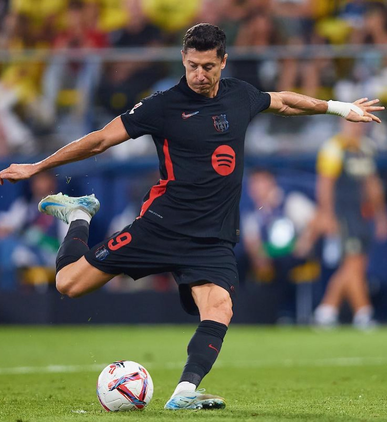 关于巴萨翻盘马赛,莱万爆发神勇的信息 关于巴萨翻盘马赛,莱万爆发神勇的信息