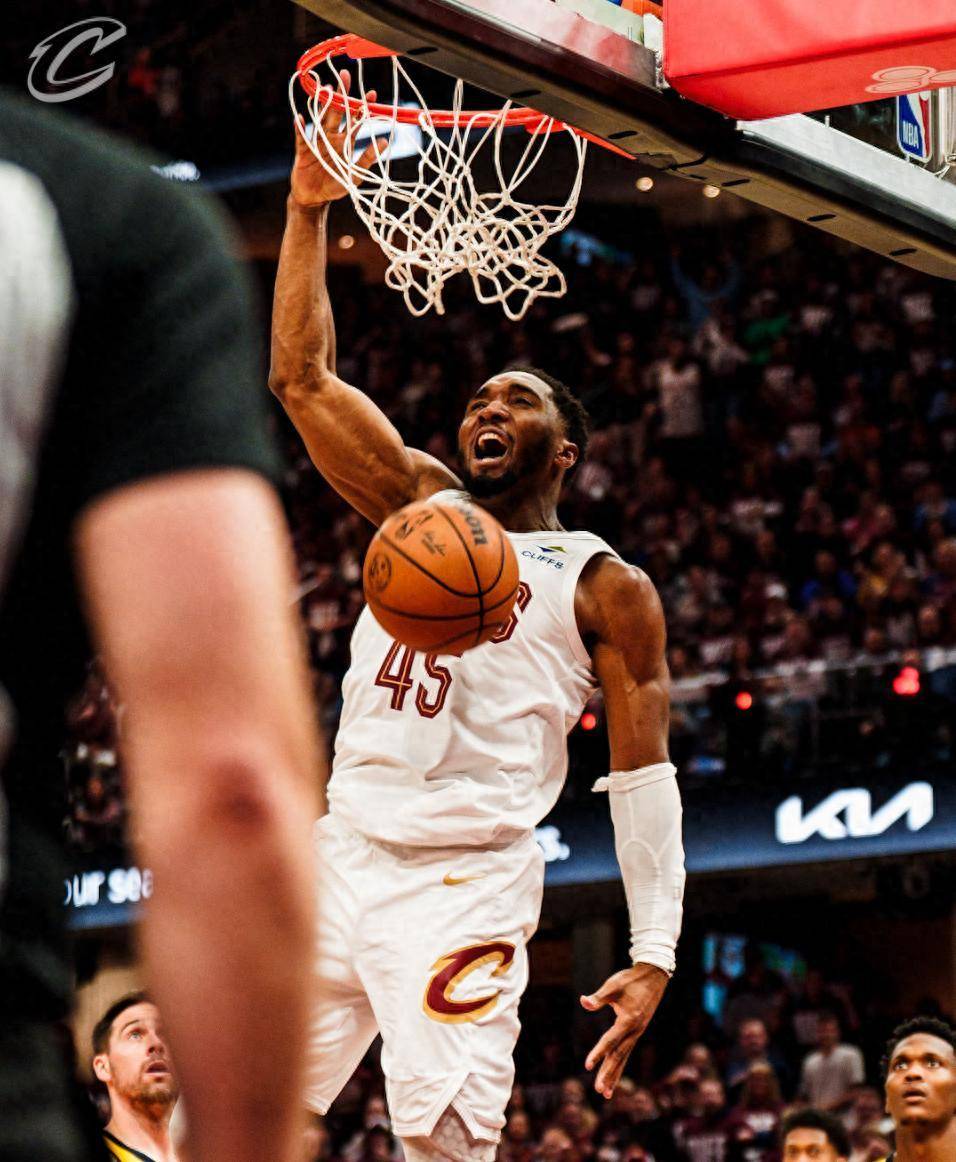 开云体育中国-关于太阳轻取篮网,米切尔刷新纪录的信息